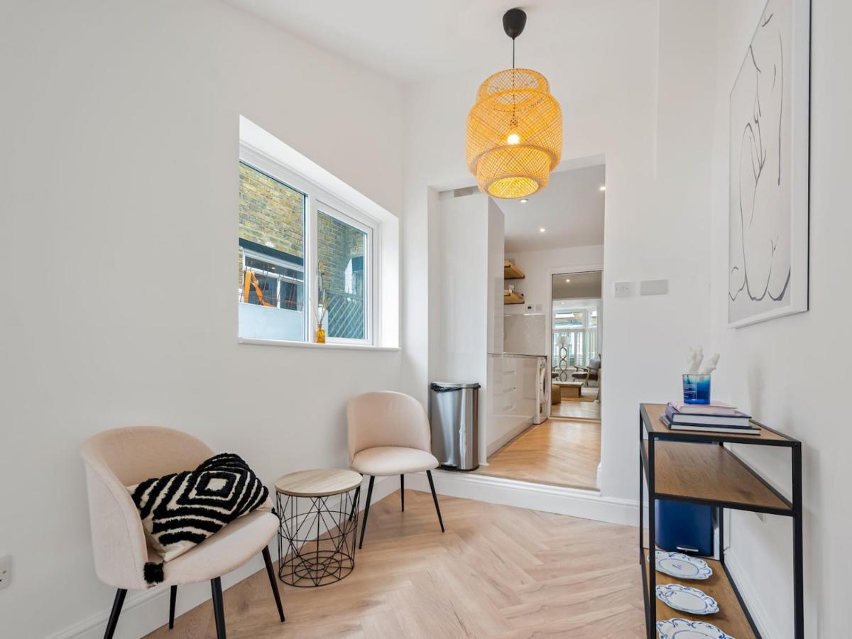 Pass The Keys 3 Bed Scandi Heaven Minutes From The Beach وايتستابل المظهر الخارجي الصورة