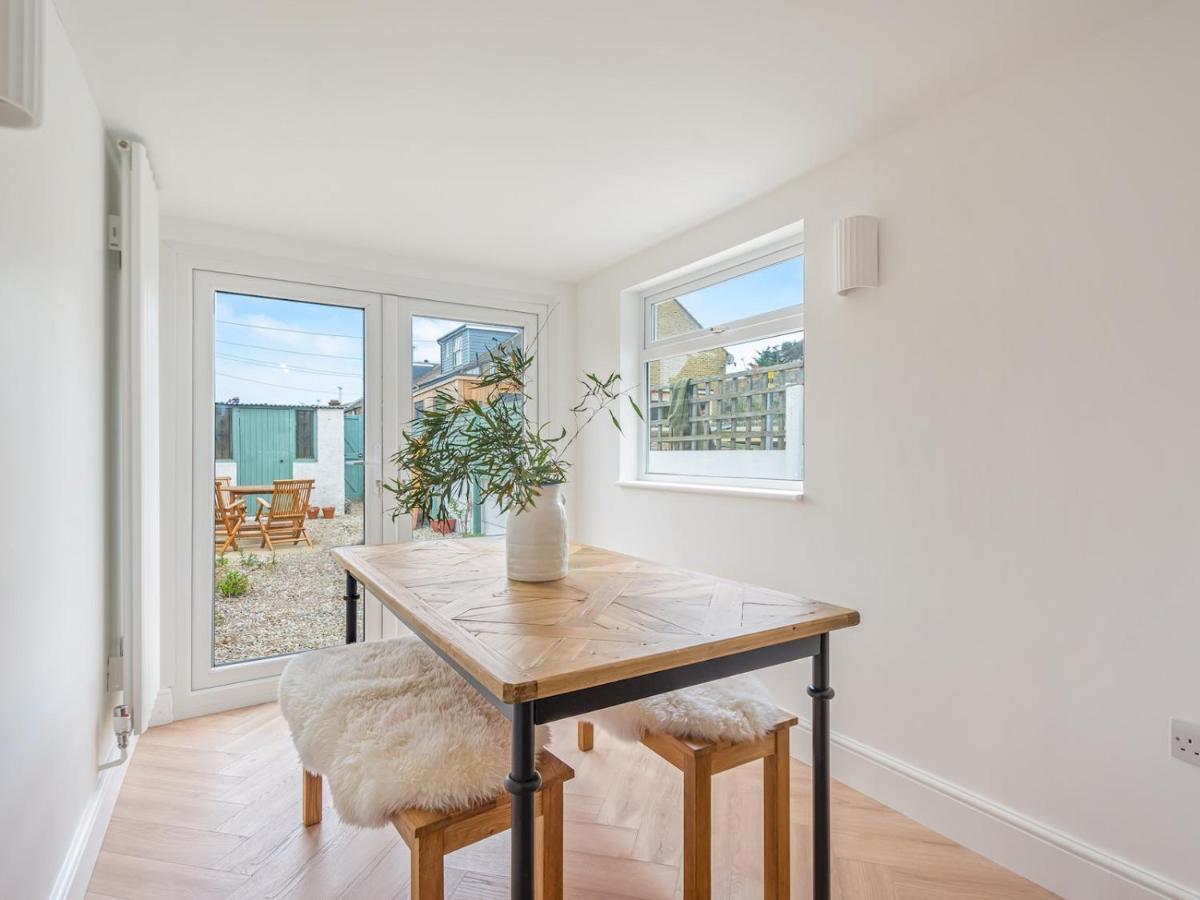 Pass The Keys 3 Bed Scandi Heaven Minutes From The Beach وايتستابل المظهر الخارجي الصورة